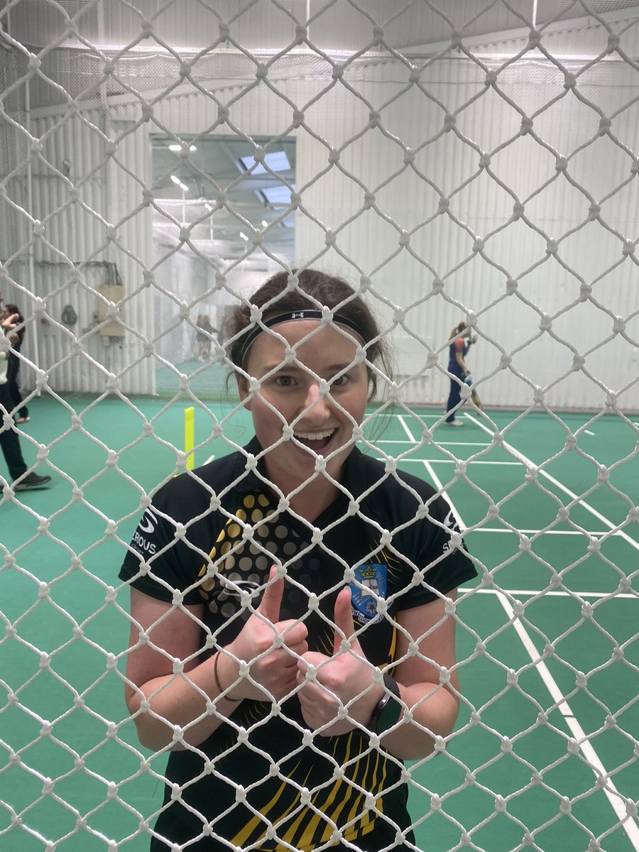 BUCS IS HERE !!!🟡⚫️
1st game vs manny met 🏏
bowled first, we are now chasing 39!

and #brockoclock is back!! 🥦