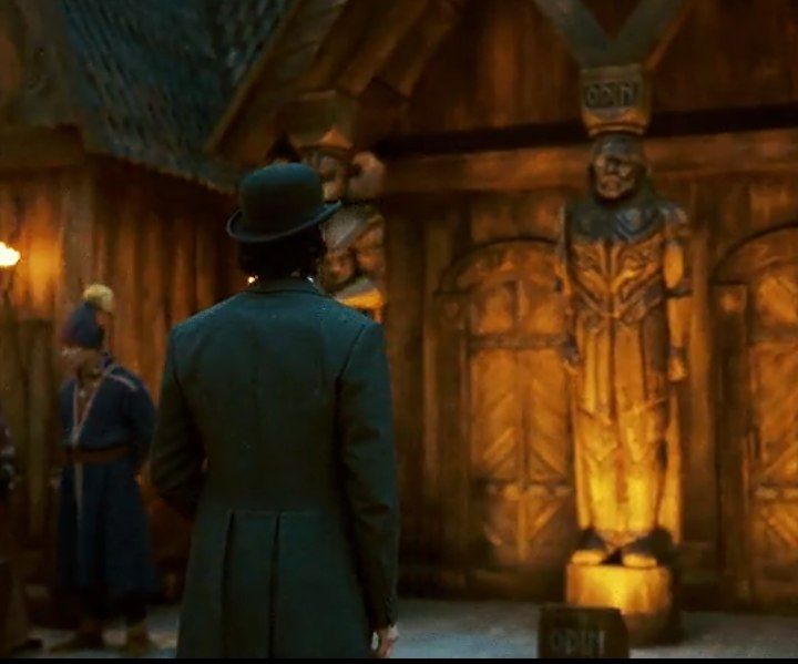 и все таки, какая грубая тривиальность! упростить целую культуру до одной жалкой диорамы, настоящая скудность воображения.. кто вообще этот бальдр?! и нет, я не возмущаюсь, лишь потому, что меня туда не поместили. 
да и тор, чтоб вы знали, гораздо ниже..