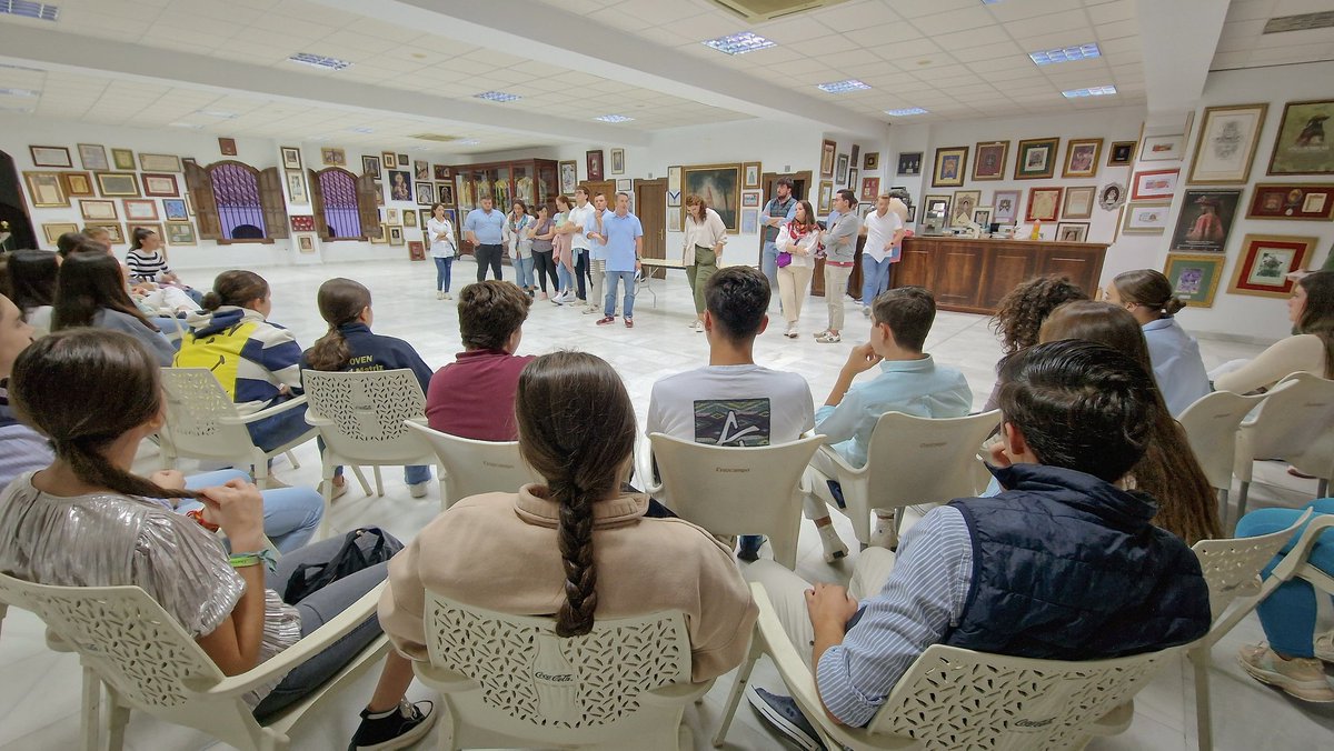 hdadmatrizrocio's tweet photo. JUVENTUD 👦👧 | Ayer iniciaron curso en nuestro Grupo Joven más de un centenar de almonteños de Primaria, Secundaria y Bachillerato.

✅️ Este año como novedad hemos creado, desde la Delegación de Juventud, el Carnet del Grupo Joven, que iremos sellando en cada reunión. https://t.co/ZCWm3ZYiGU