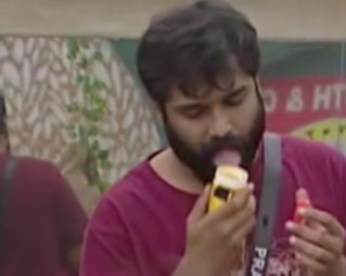 BBVideos7's tweet photo. @Jeyaraj26676752 Nope. https://t.co/sB5ZxEkYmG