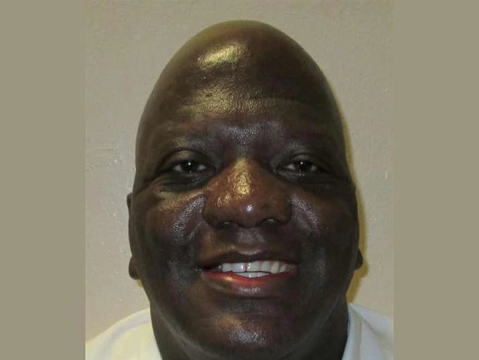 KarineOmry's tweet photo. I remember #WillieSmith executed by the state of Alabama on Oct 21, 2021. He was sentenced to death despite a non-unanimous sentencing recommendation and executed despite having intellectual disabilities (IQ of 64). Read: https://t.co/JmNMP9H4W0
#EndTheDeathPenalty https://t.co/s5JoHfuEvi