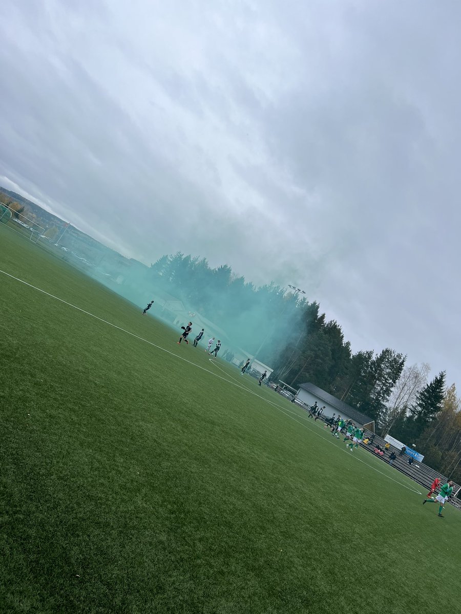 SanderIL's tweet photo. Seier 5-0 i årets siste match mot @DkLeiretFotball ⚽️⚽️⚽️⚽️⚽️ Mål av Branes x2, Sagen x2 og Filip. Branes med BB🏆 Takk for all støtte gjennom sesongen og takk til Sander J11 som stilte opp under matchen💚 https://t.co/1Qh7Rc8Xyt