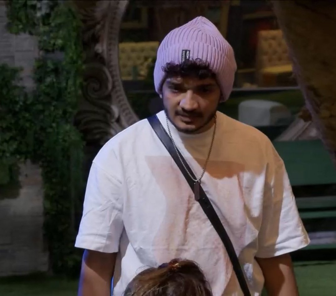 AxaySharma16's tweet photo. Who was More Sensible in Today Episode ???
 
Rt- #MunawarFaruqui 
Like-#AnuragDobhal

#BiggBoss17 #BB17 #BiggBoss
#Uk07Rider #Brosena #BabuBhaiya
#MunawarWarriors #MunawarKiJanta https://t.co/QmKWfzC9xl