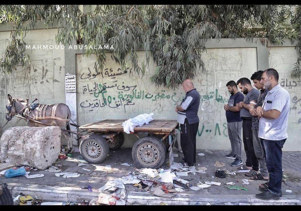 Yusef8A's tweet photo. Funerals are being held everywhere in the Gaza Strip, with the continued Israeli bombing, which has even affected places of worship 💔 https://t.co/oE9edpS0hF