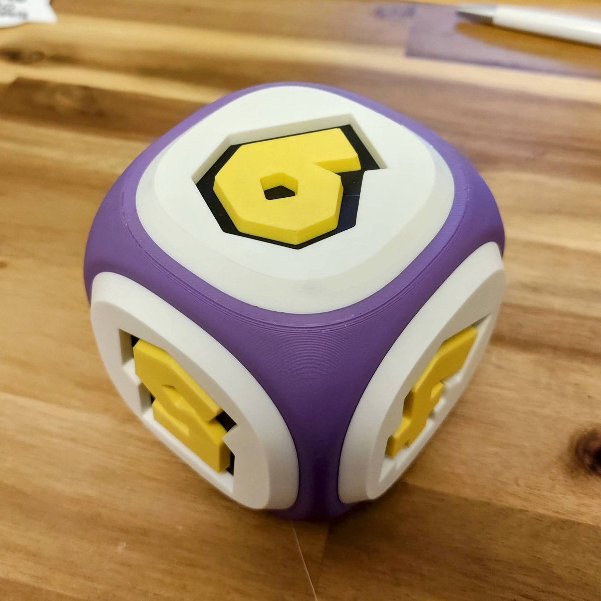 SimplefullCraft's tweet image. Hmmm maybe we&apos;re going a little too far with #MarioParty lately but we can&apos;t help it, it&apos;s so satisfaying to make and use these 😁
Dice #dicebox and #DnD dice coming soon ! (should we do a release giveaway to celebrate ? 🤔)

#Mario #Nintendo #dice #3dprint