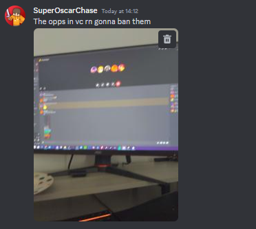 SuperOscarChase's tweet photo. Imma ban all the members soon hehe #CapitalSMP https://t.co/HeJwAPolkQ