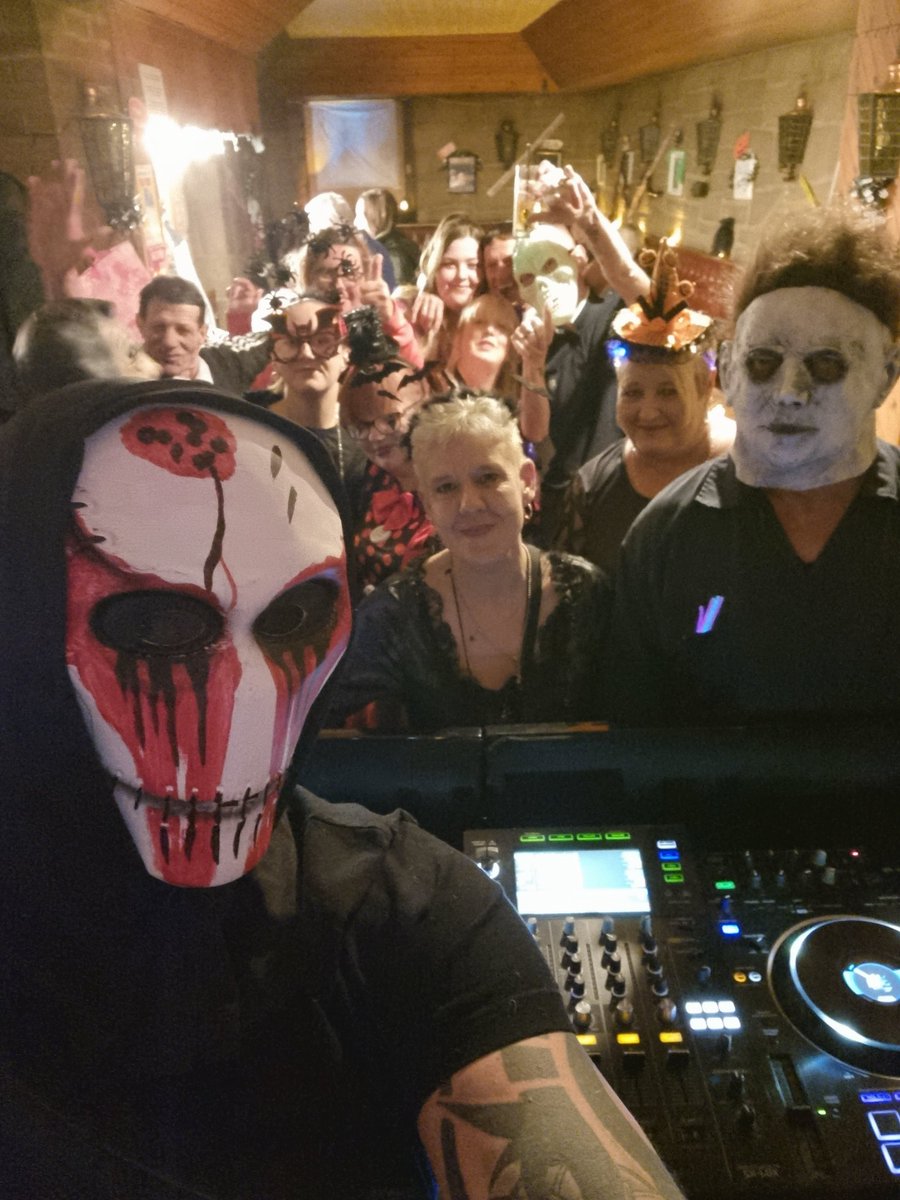 Coupar Angus let's do this!
😍🎃👻💣💥

#bongotourbus
#weddingawards
<a href="/CreativeOceanic/">Creative Oceanic</a>