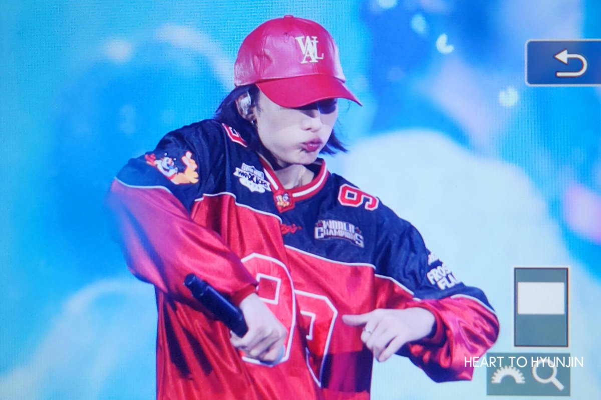 Heart_toHyunjin's tweet photo. 231021 dome tour seoul 

이표정 첨 찍은게 3년전인데 왜 지금 더 애기같지 

#StrayKids #Hyunjin #스트레이키즈 #황현진 #스키즈 #현진 @Stray_Kids https://t.co/KiOCmqW220