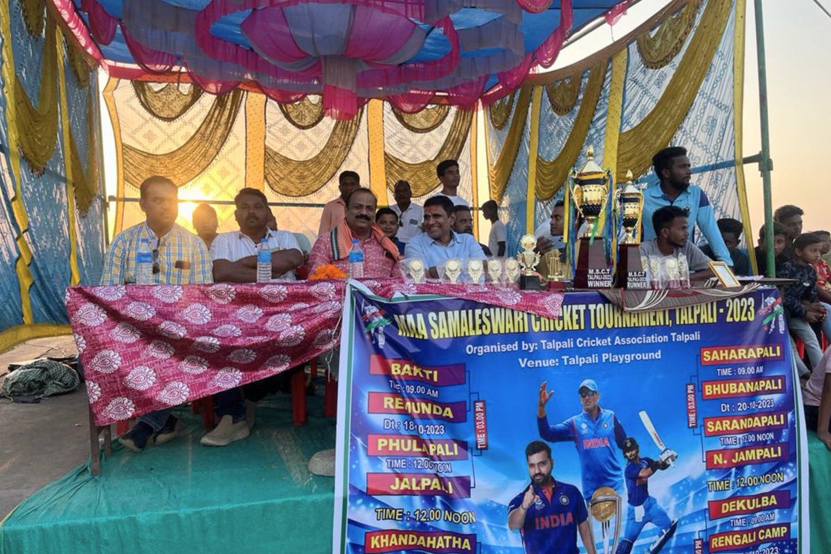 iamdmkrishna's tweet photo. Today, I had the honour of being invited as the chief guest to the Maa Samaleswari Cricket Tournament 2023 Semifinal at Talpali. It was a great privilege for me to encourage both the organizers and players to play cricket. 🏏🙌

#DMuraliKrishna #bargarh #Odisha #talpali #cricket https://t.co/Ub327h2jxk