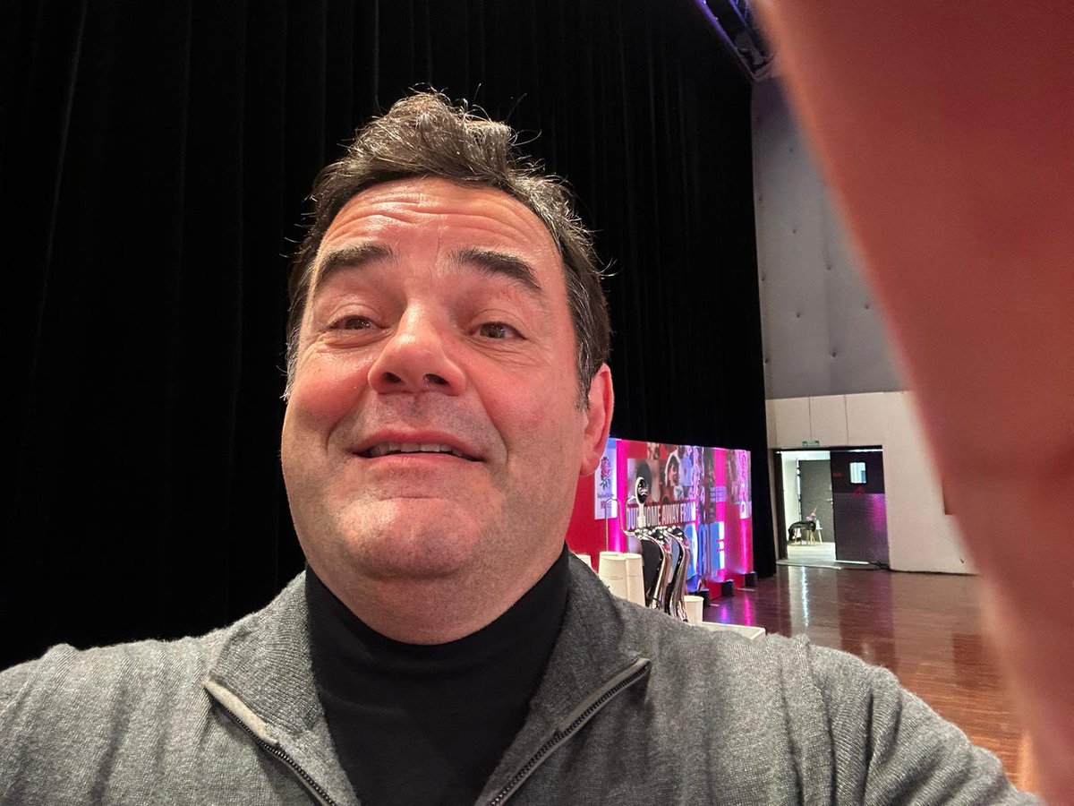 HarryBusby95's tweet photo. England Rugby House yesterday, got @willcarling to take a photo of us 😅 @engrugbytravel #partoftheteam https://t.co/KfIQaSIhCg
