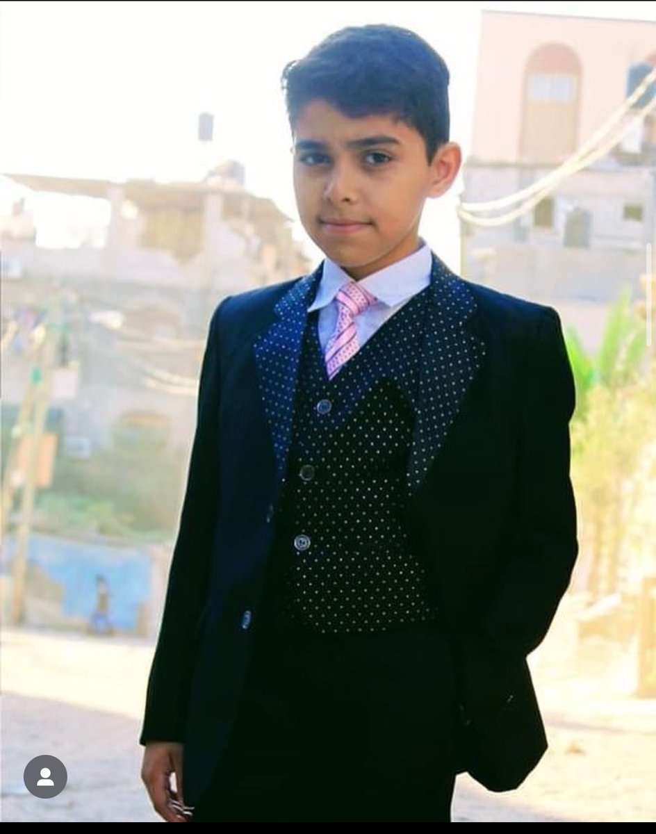 uzisall's tweet photo. في الصورة محمد المقيد ١٥ سنة، لاعب كرة قدم مثل ما بحب يعرف عن حاله وبالفيديو لعب محمد بالكرة
الاحتلال قتل محمد واستشهد اللاعب. https://t.co/fIAbVABkn4