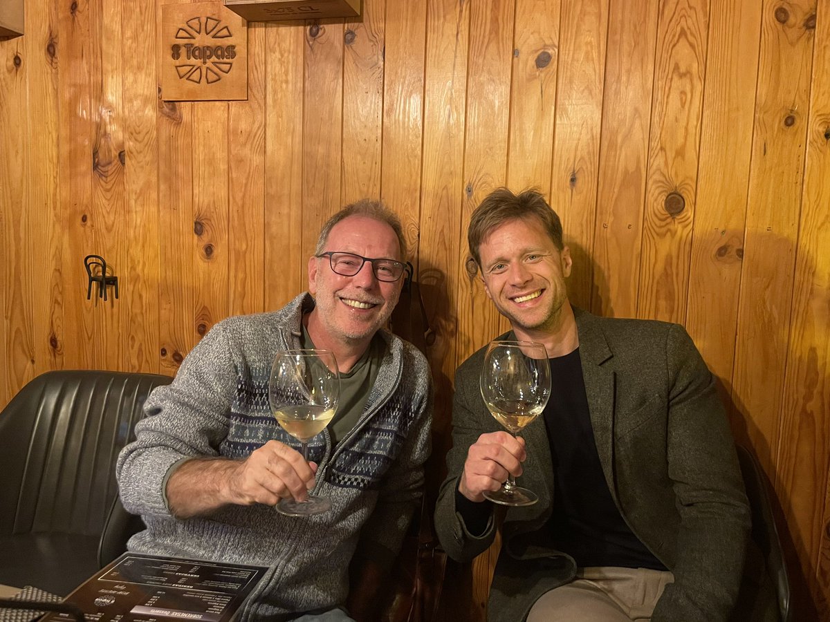 LabManka's tweet image. Talking #prion strains over a glass of wine with Profs @LabBartz and Glenn Telling in Faro, after #prion2023. Hope to see you next year in China for more insightful discussions!