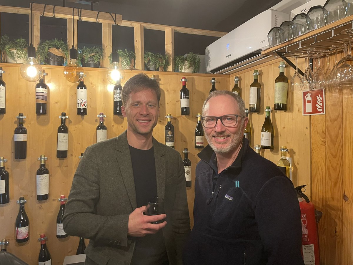 LabManka's tweet image. Talking #prion strains over a glass of wine with Profs @LabBartz and Glenn Telling in Faro, after #prion2023. Hope to see you next year in China for more insightful discussions!