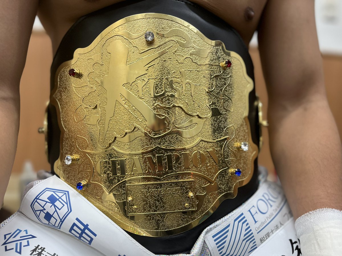 take45op's tweet photo. 新チャンピオン誕生！
開始47秒で豪快失神KO勝ち！最高！
@proboxertaka 

#krush #新チャンピオン #悠斗 https://t.co/RwQwT6psAe