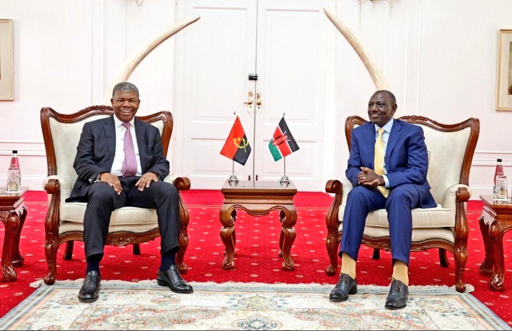 mohamedaali_'s tweet photo. Delighted to announce the visit of President João Lourenço of the Republic of Angola 🇦🇴 to State House today, where he was warmly received by H.E. William Ruto, President of Kenya. The leaders engaged in a bilateral meeting, focusing on avenues for deepening mutual cooperation. https://t.co/KI9It0iihj