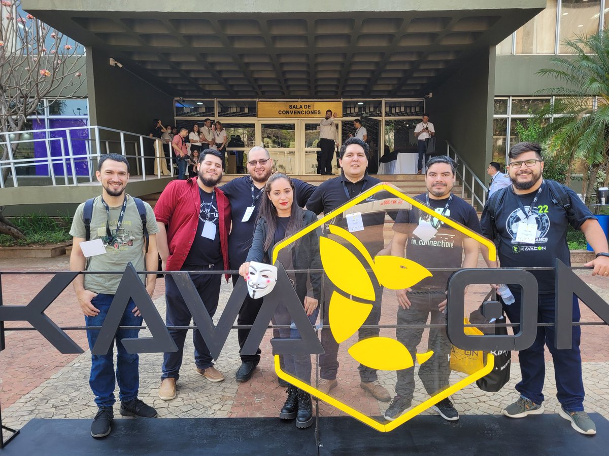 oscarbeck's tweet photo. Team Discord presentes en el #KavaCon2023 
Excelente organización, mis felicitaciones a todo el equipo humano de @KavaConPy , @AdrianneGonz1 @twdgo @luclag @RodrigojPerez https://t.co/jcYI5CTiat