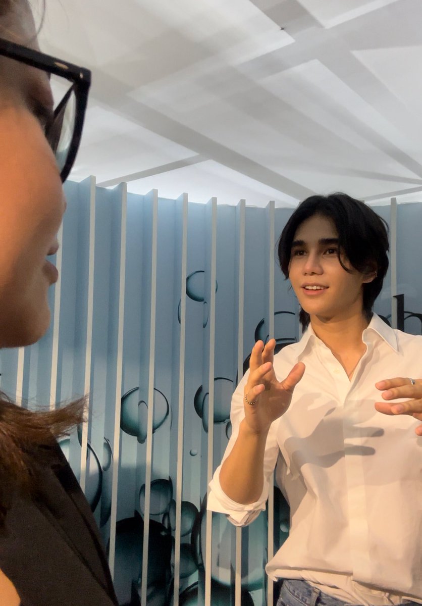 Sarahbae96's tweet photo. Moments of embarrassment after I fell infront of @jeffsatur 🥹😭 

#jeffsatur #saturdayss #JeffphilobounceSG https://t.co/HLhVyhkbVU