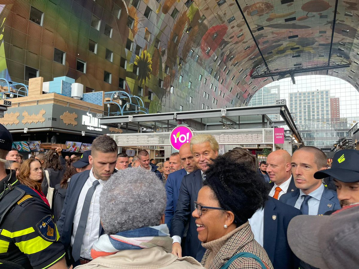 geertwilderspvv's tweet photo. CAMPAGNE ROTTERDAM 

❤️

#Rotterdam #PVV #StemPVV https://t.co/sErs9pneLt