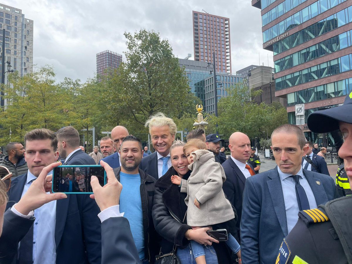 geertwilderspvv's tweet photo. CAMPAGNE ROTTERDAM 

❤️

#Rotterdam #PVV #StemPVV https://t.co/sErs9pneLt