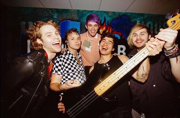 I’m manifesting
                  🕯️
           🕯️         🕯️
     🕯️                    🕯️    
  🕯️   PARXSOS   🕯️
     🕯️   TODAY   🕯️
            🕯️         🕯️
                   🕯️