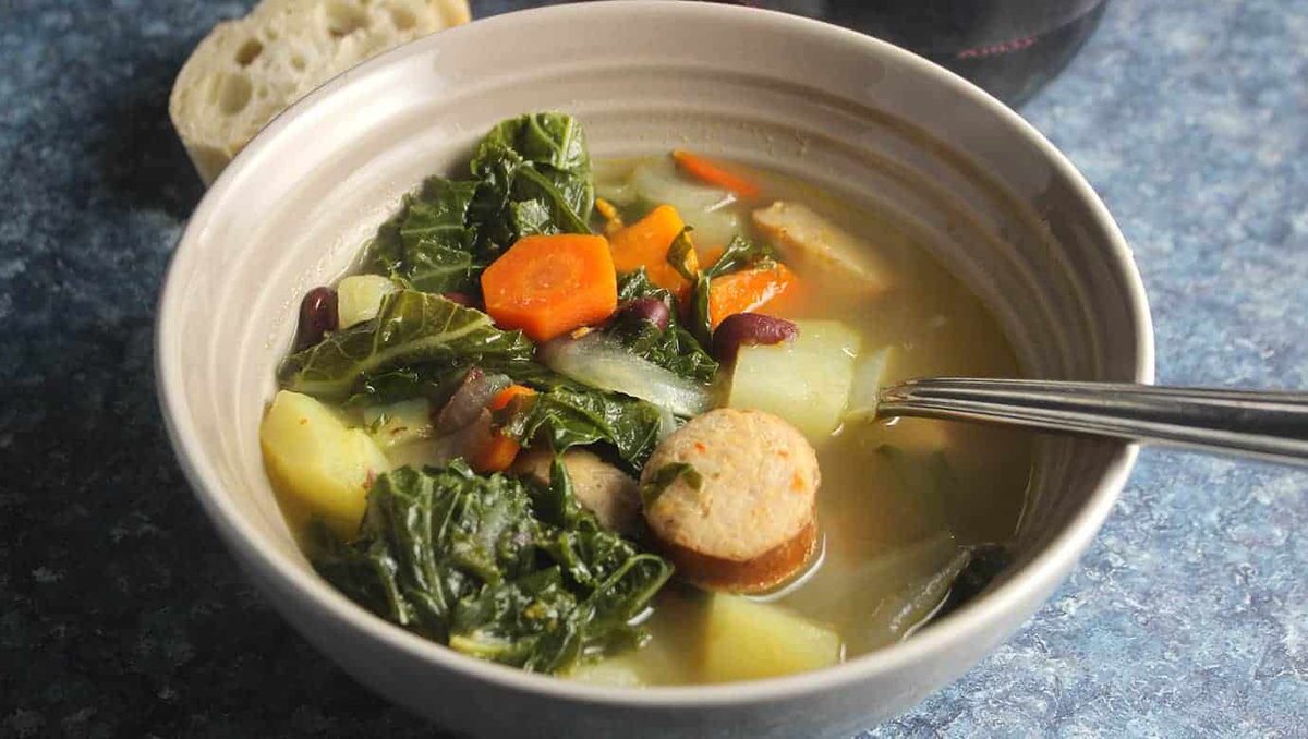 cookingchat's tweet photo. Glad to see another 5 start rating for our Best Portuguese Kale Soup! As I get ready to make another batch to bring for a dinner party. #soup #5starrecipe https://t.co/QyT3VFLc3G https://t.co/SEKURgGBKb