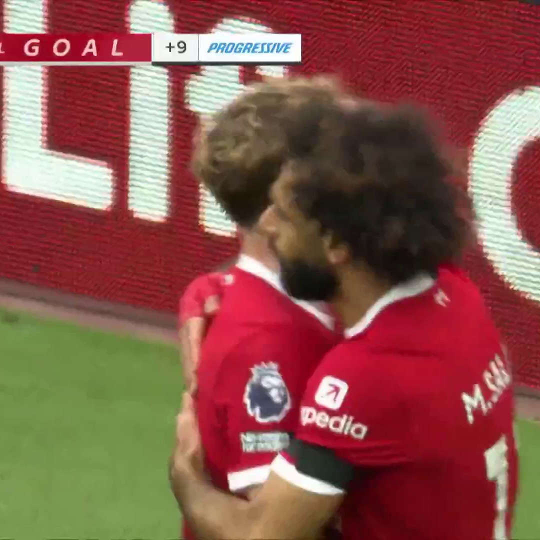 Darwin Nunez and Mo Salah link up on the counterattack to double Liverpool's lead! #LIVEVE