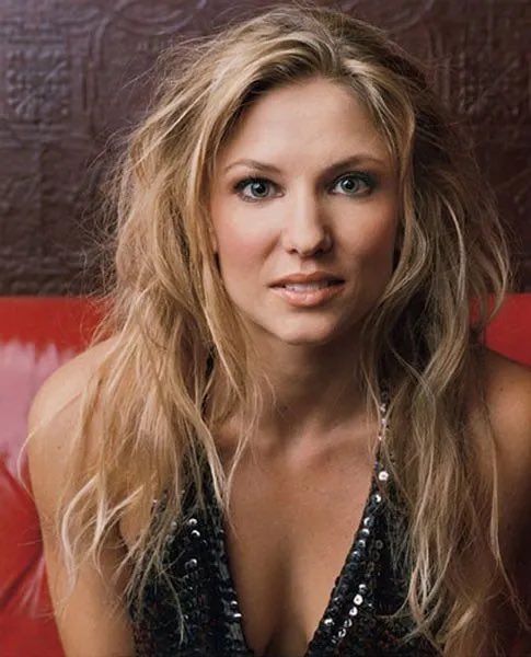 Next Friday, October 27 I’ll be at Charleston Coliseum &amp; Convention Center in Charleston, West Virginia and Saturday, October 28 I’ll be in Pennington Gap, Virginia! I hope to see y’all at the shows!!!! ❤️ julieroberts.com/tour