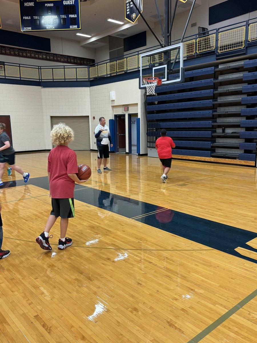 Coach Campbell’s Advanced Skills Sessions are underway early this morning at River Falls High School. The 5th-6th grade boys are working hard! Go Cats!
