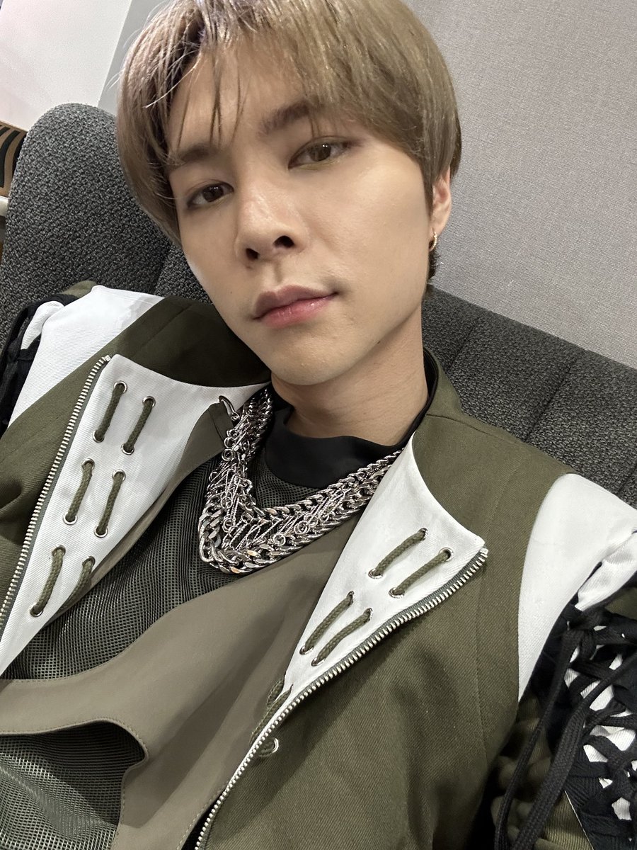 231021 - 🐱🫧💌

"And 
*sends a selfie* 
While waiting for "m countdown" 
ㅋㅋㅋㅋㅋ I should try harder to take.
Is there any selfie class?"