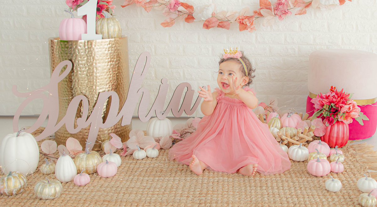 Good morning! My cutest model to date! Happy 1st Bday Sophia! 
#CreateWithCanon #rudybphotos #rudybphotography #smallbusiness #portraitphotography #cakesmash