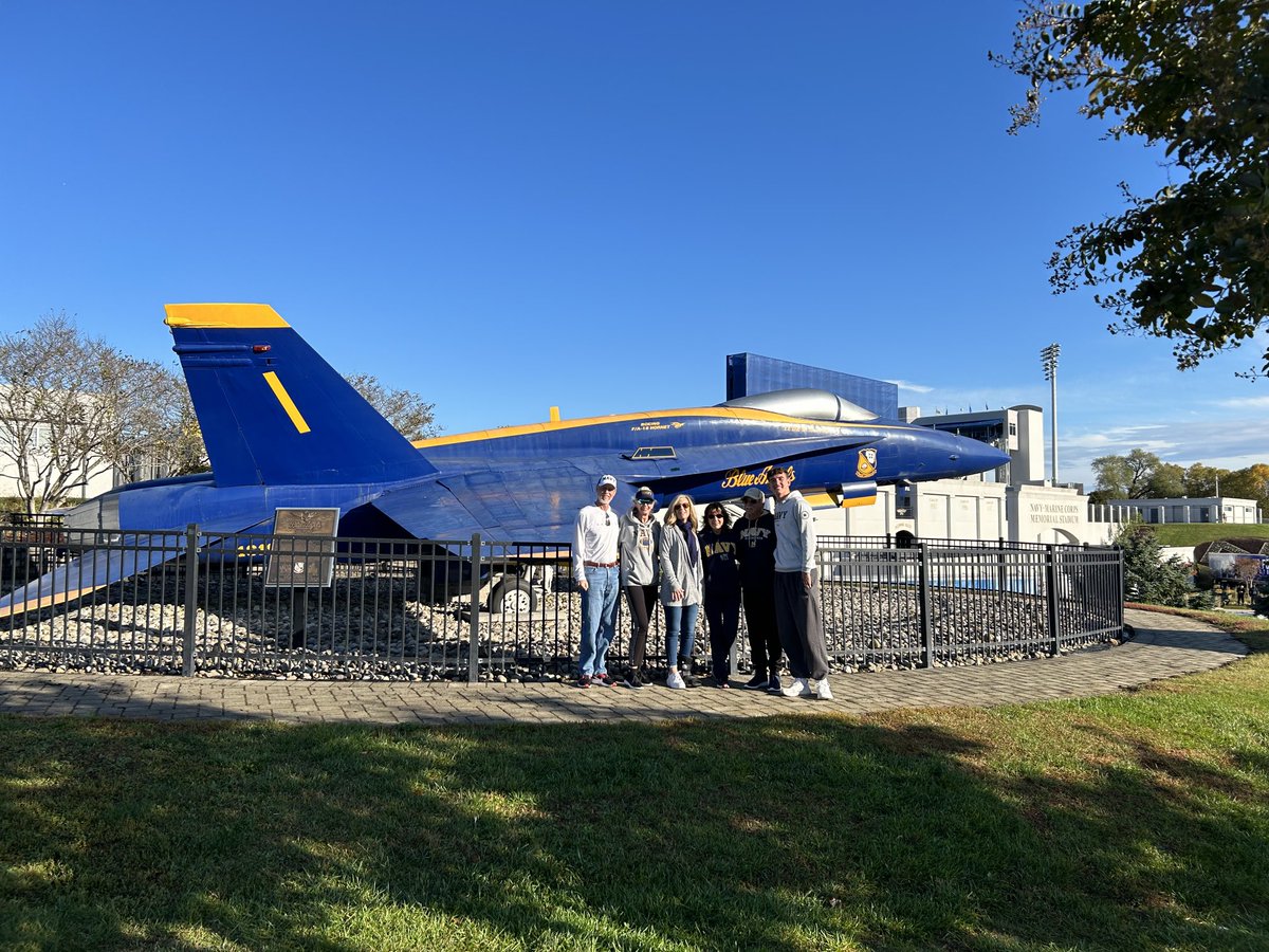 TomWarren1357's tweet photo. #GoNavy #BeatAirForce https://t.co/7zqz9pR9nT