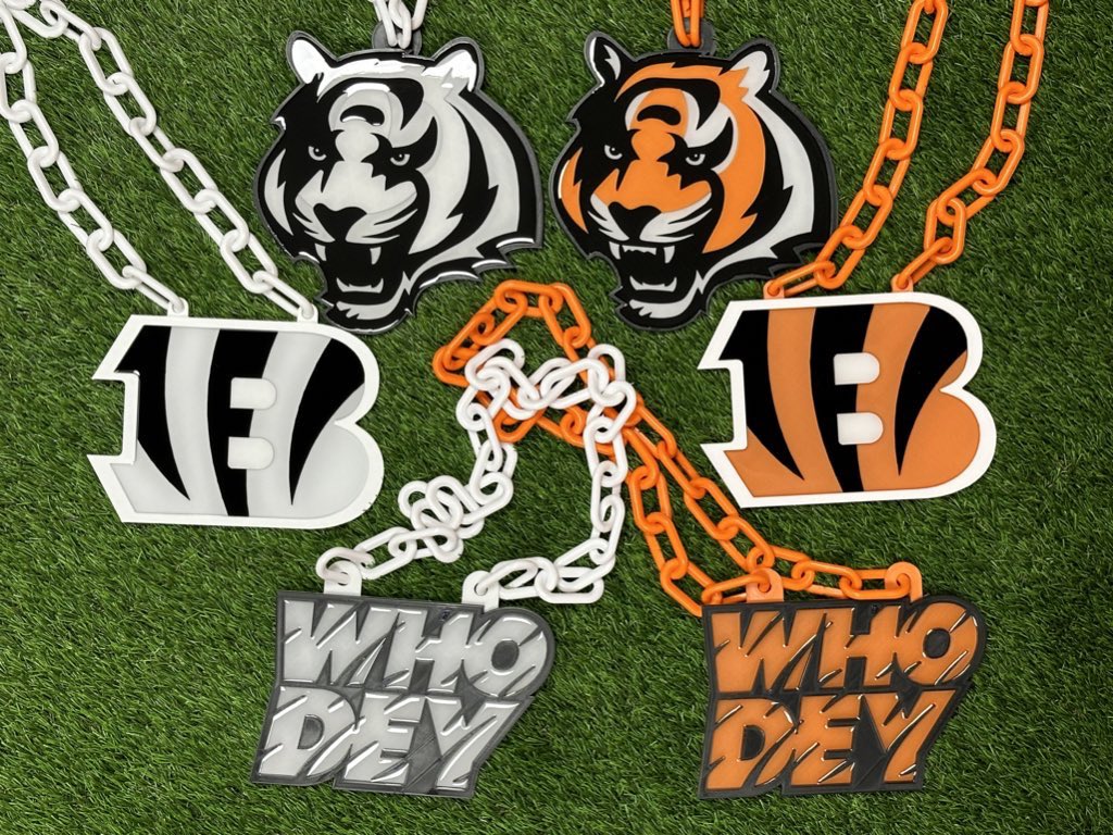 Darth_Bengaul's tweet image. Chain giveaway!  To enter
1. Be a Bengal fan who lives 3+ hours away from Cincy (still in US though, intl. shipping is outrageous)
2. Follow me and RT this post

Will draw 3 winners on Wednesday (10/25). #1 gets their choice of what I have finished. #2 next, then #3. Good luck!