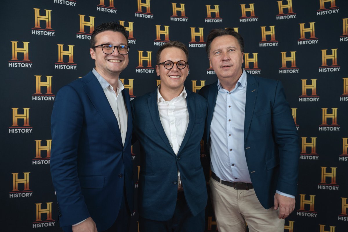 toaderpaun's tweet photo. Am avut onoarea să prezint pentru @history_romania  lansarea „Enigmele României”, a doua serie locală a televiziunii @HISTORY 
Fiecare episod pare un film artistic realizat cu atenție la fiecare detaliu. Abia aștept să văd ce reacții trezește după difuzarea la TV! https://t.co/POhI4qx40T