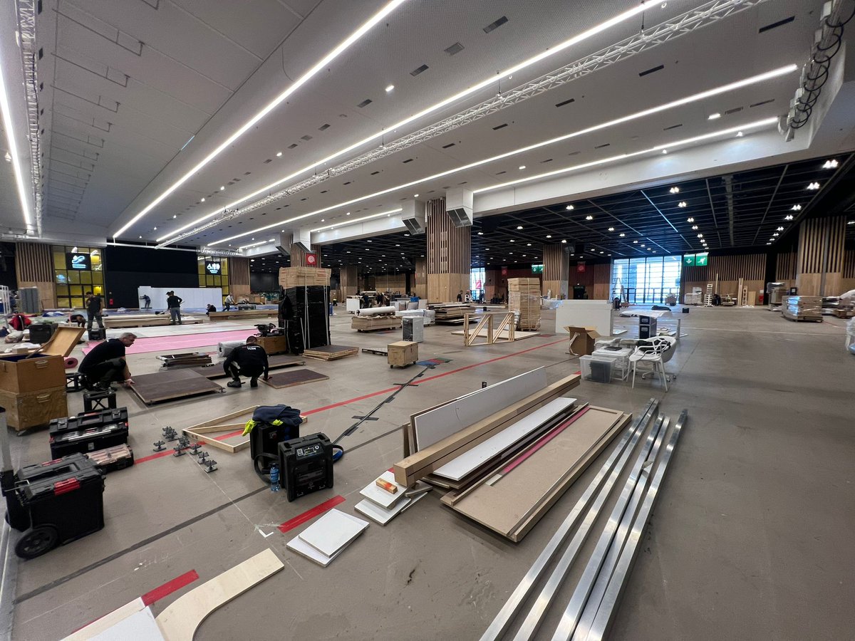 whimsicalexhib's tweet image. ⚡The Team is the 1st ones to take possession at Porte de Versailles Paris for Network X 2023!!

#exhibitionstandbuilder #standbuilder #standcontractor #boothdesigner #exhibitionstanddesign #exhibitiondesign #ExhibitionStalls @networkx_event
