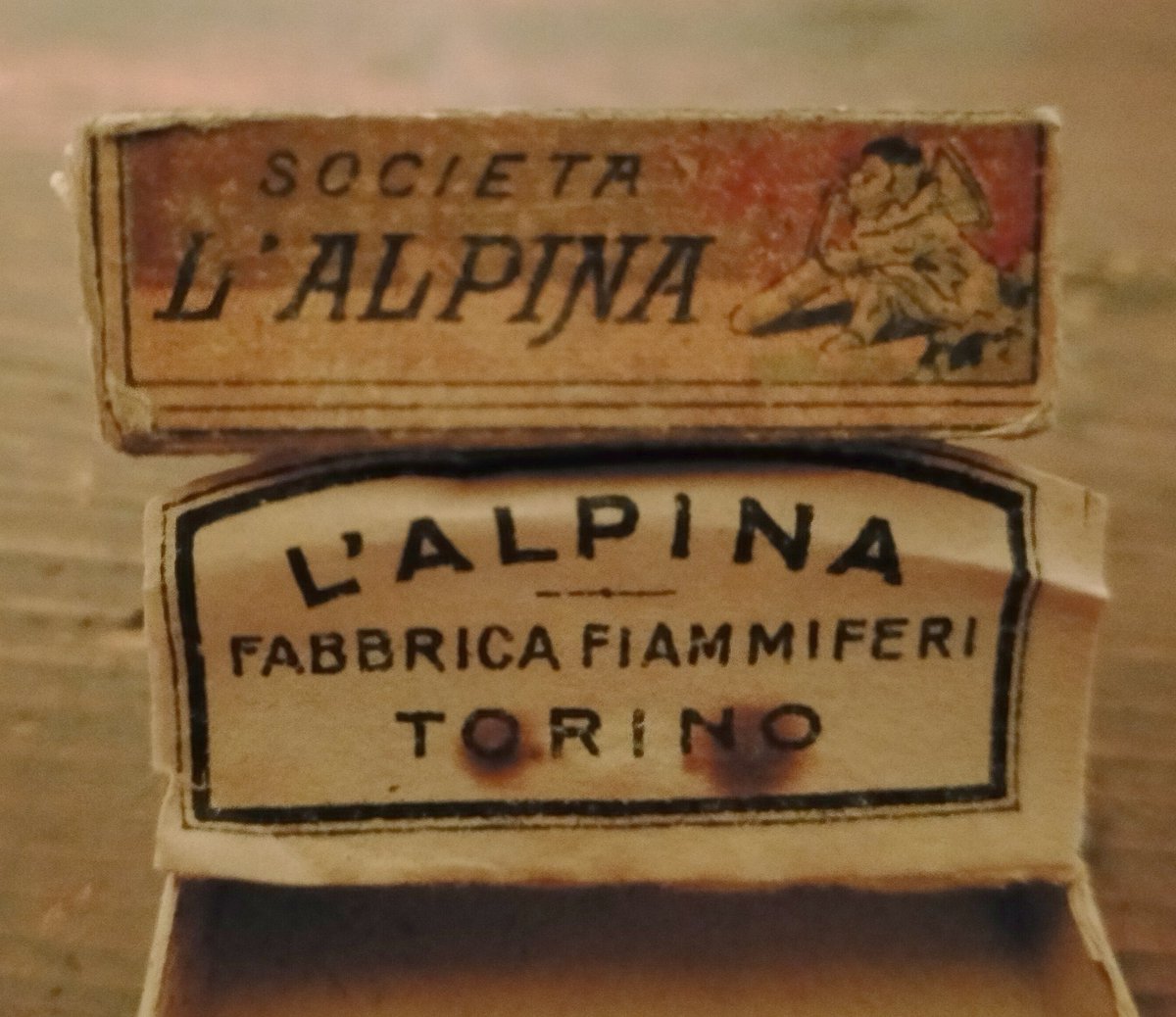andyblanck1's tweet photo. #ww1propaganda. Trento and Trieste depicted on a matchbox. From the brand I really believe that we are in 1914 era!
#ww1items 
#ww1italianfront https://t.co/4HhdCR1Cp5