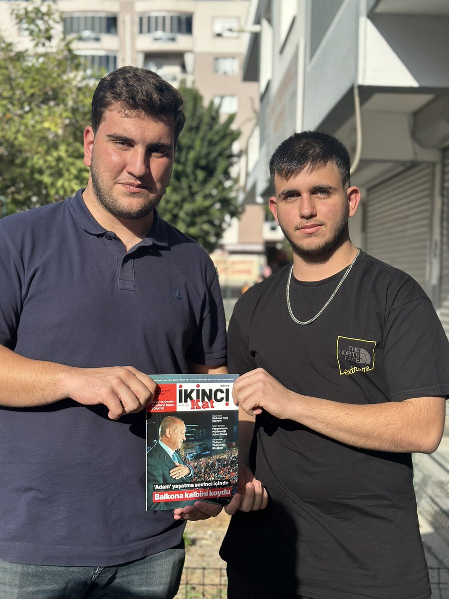 YeniSecmenIzmir's tweet photo. İl Yeni Seçmen Başkanımız Yiğit Küçükali İle birlikte Çiğli Yeni Seçmen Teşkilatımızın düzenlediği Pes Turnuvası’na Katılım sağladık.

Turnuvamızda ilk 3’e giren arkadaşlarımıza ikinci kat dergimizi hediye ettik.🏆😊 https://t.co/p5RJYQPLZF