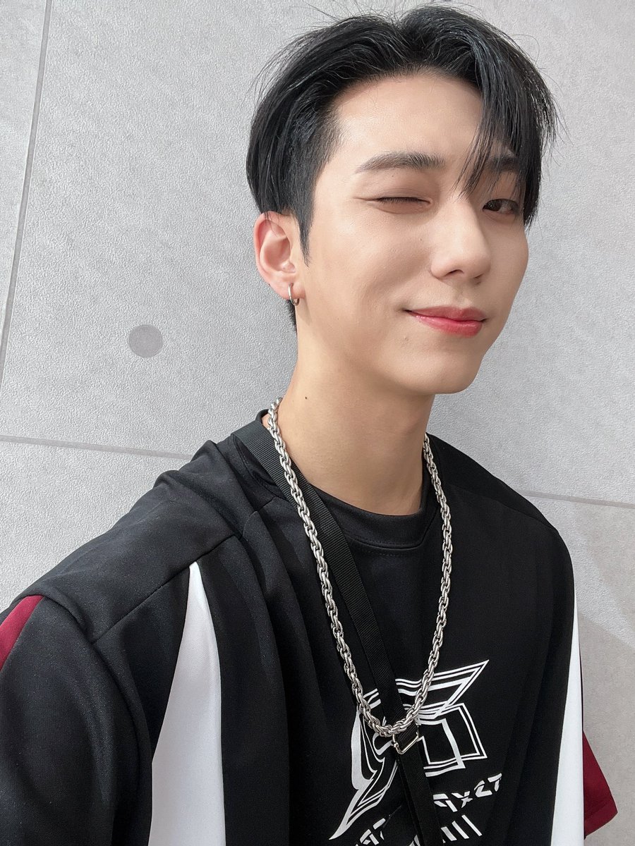 오늘 음중 사녹, 생방, 미팬 진짜 너무 재밌고 행복x100 했었어요! 
잊지 못할 하루 선물해준 우리 빌런즈.. 오늘도 사랑해요 🩵

#건일 #Gunil
#XdinaryHeroes
#빌런즈사랑해