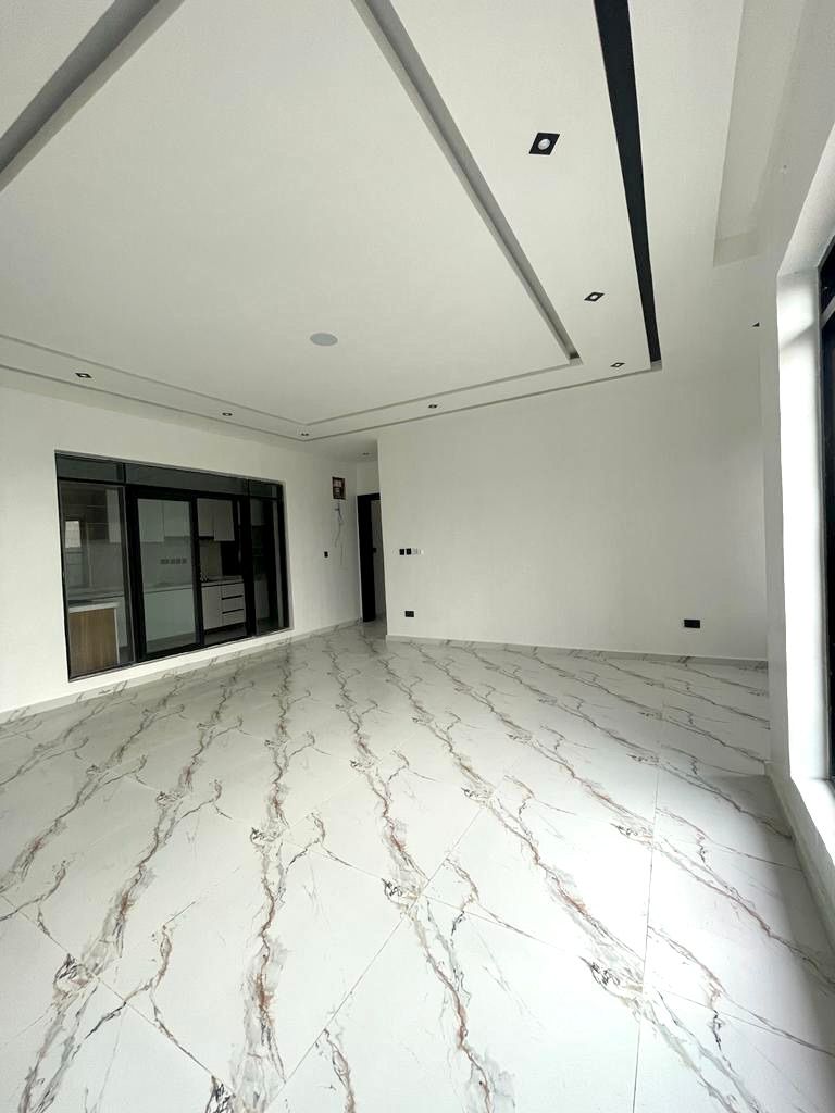 AmazingTuREAL's tweet photo. 2 Bedroom Apartment for sale 

Location-Ikate 

Price- N80m

Features 

Spacious living area
Balcony 
Fitted kitchen 
Pantry 
Swimming pool 
Ample Parking space 
Water heaters 
closets
Fitted rooms
Water heaters
All rooms ensuite https://t.co/2sJgmbSewk