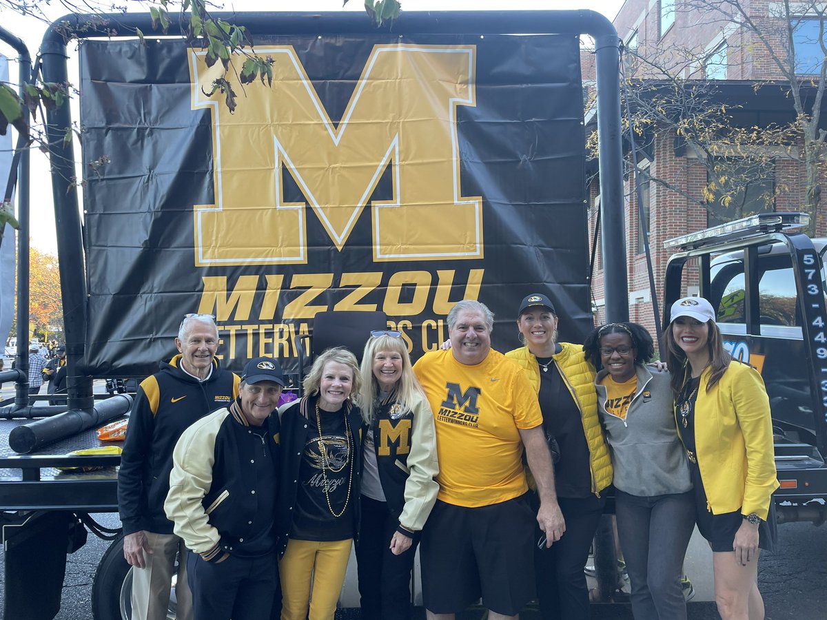 DRFrancois1's tweet image. @MIZLetterwinner club ready for the parade! #FirstAndFinest 

Going to be a great day for a great football game! 
Why stop now?! 
We’re fired up @CoachDrinkwitz @MizzouFootball