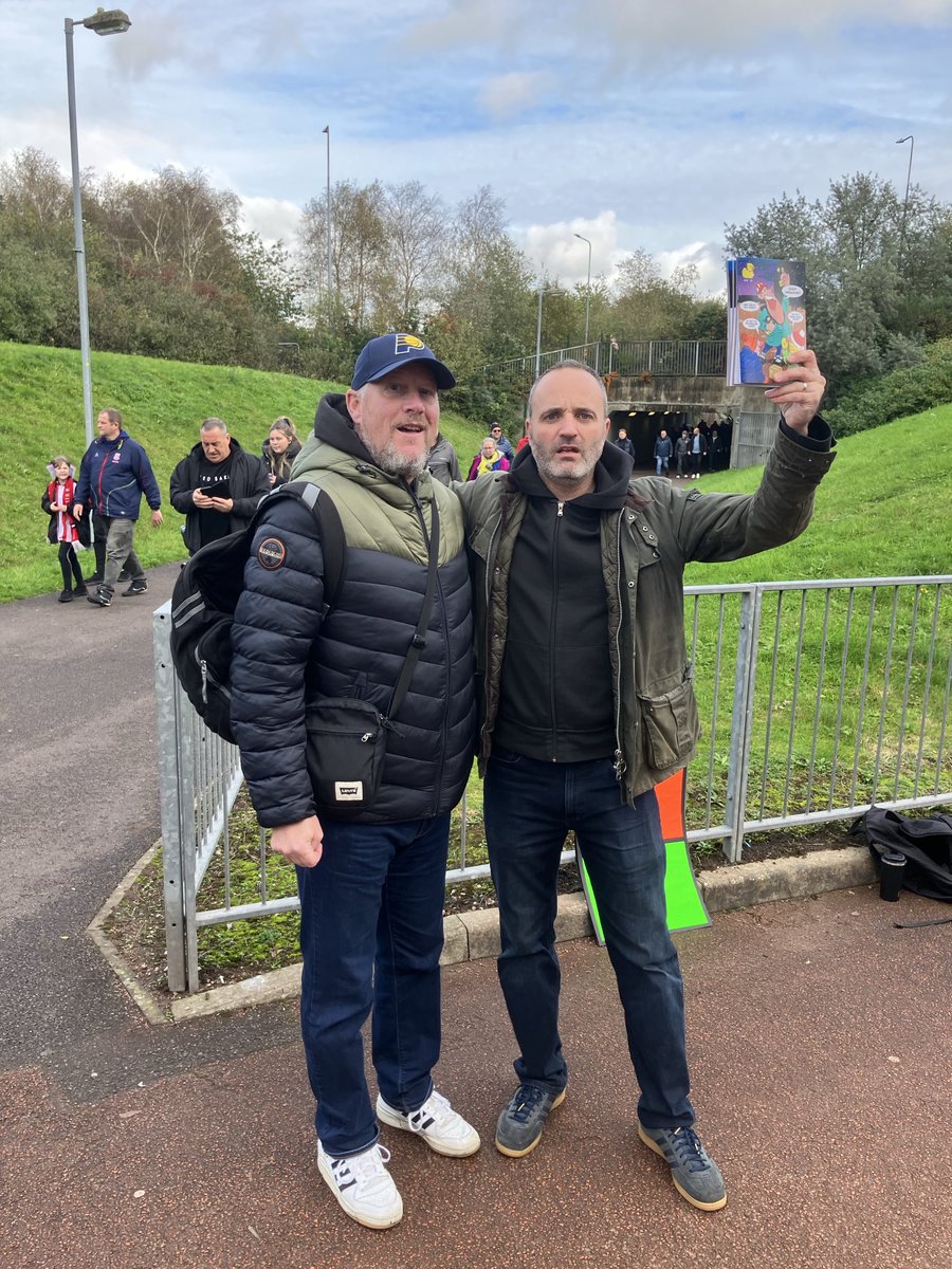 Great to see ⁦@DUCKmagstoke⁩ and ⁦@ORFYDUCKMAG⁩ doing a roaring trade on their last day selling #WeAreStoke