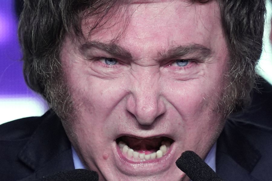 rosaalmarza1's tweet photo. Tenía razón el abuelo de Facundo. Argentina tiene al vociferante orate,  Javier Milei, a un paso de ser presidente de Argentina.
#DelTerror 😬😱
La Tercera
#NoALaKastitucion
#Canal13
Kast Patético https://t.co/894J34y89I