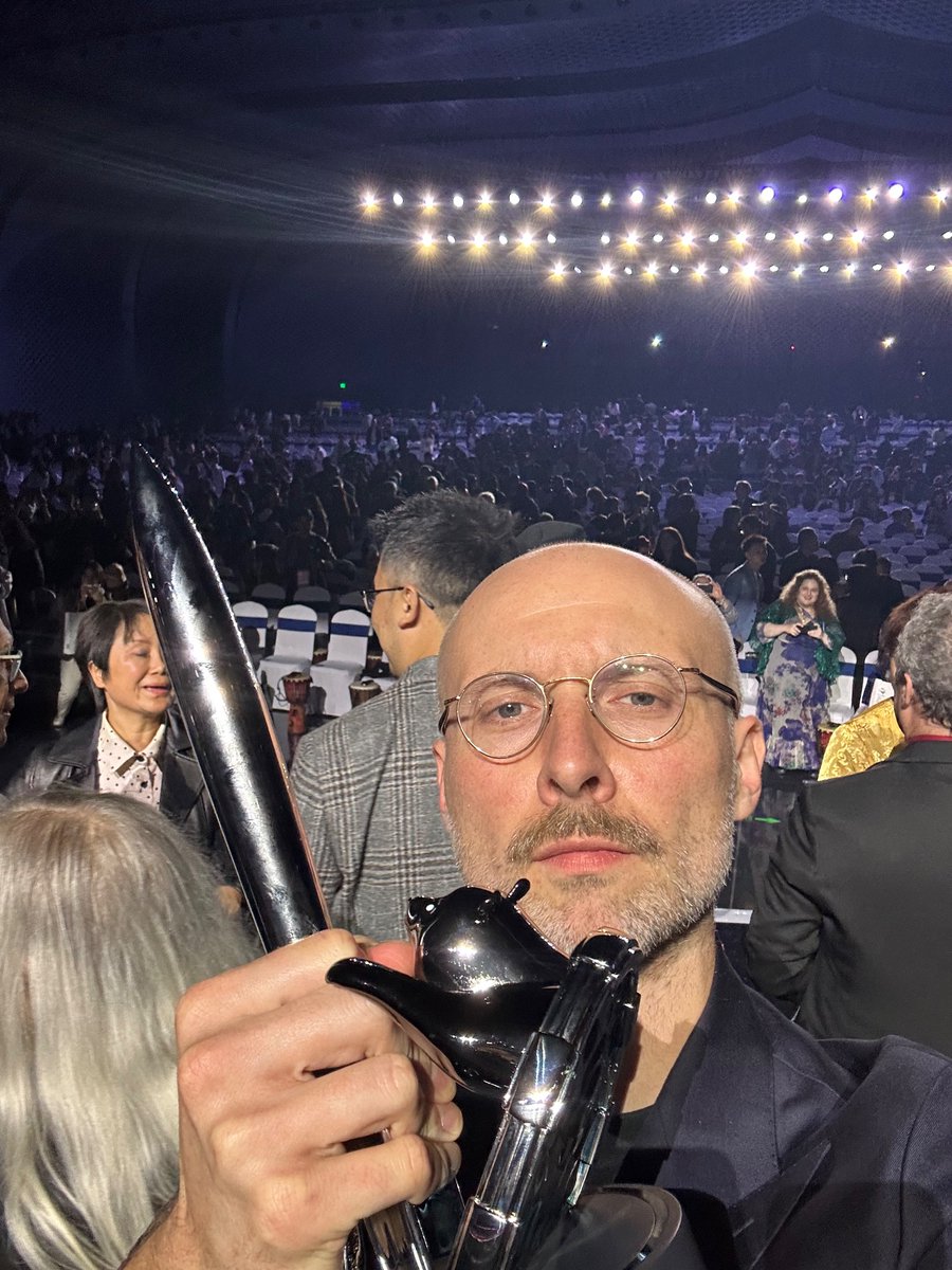 What do I have here? Is that a @HugoAward?! Wouldn’t do it with my partners in crime Filipe Andrade, Alessio Fioriniello, @ostrosc, @teetov_ and @CDPROJEKTRED and @DarkHorseComics!