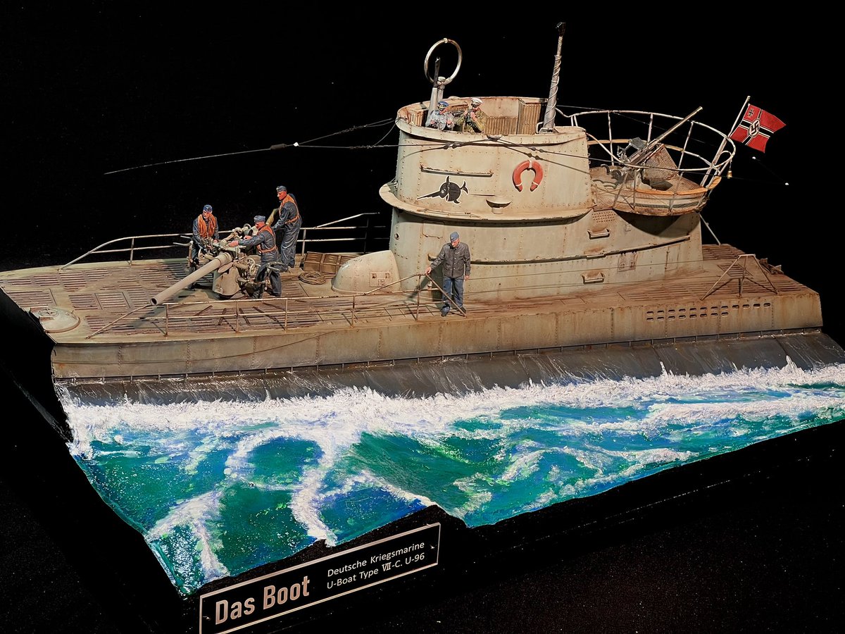 ボーダーモデル 1/35 Uボート 洋上ジオラマ完成です😊 キットのままだ