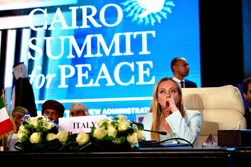 BEPPESARNO's tweet photo. ...La #meloni al Cairo da #AlSisi che c'ê andata a fare? Far numero? Presenza? Dimenticare il suo #Giambruno? Le sue dichiarazioni di pura propaganda anti-palestinese, contro #Harmas, pro #Israele🇮🇱 ai paesi arabi avranno fatto piacere. Contentissimi di ascoltare le sue boiate. https://t.co/6fDkBh4nN5