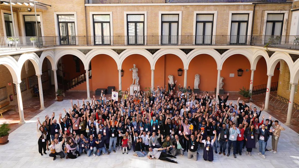 ¡Qué guapos todos! 🥰🥰 #fotofamilia #WCSevilla23

📸 <a href="/fedepadilla/">Fede Padilla</a>