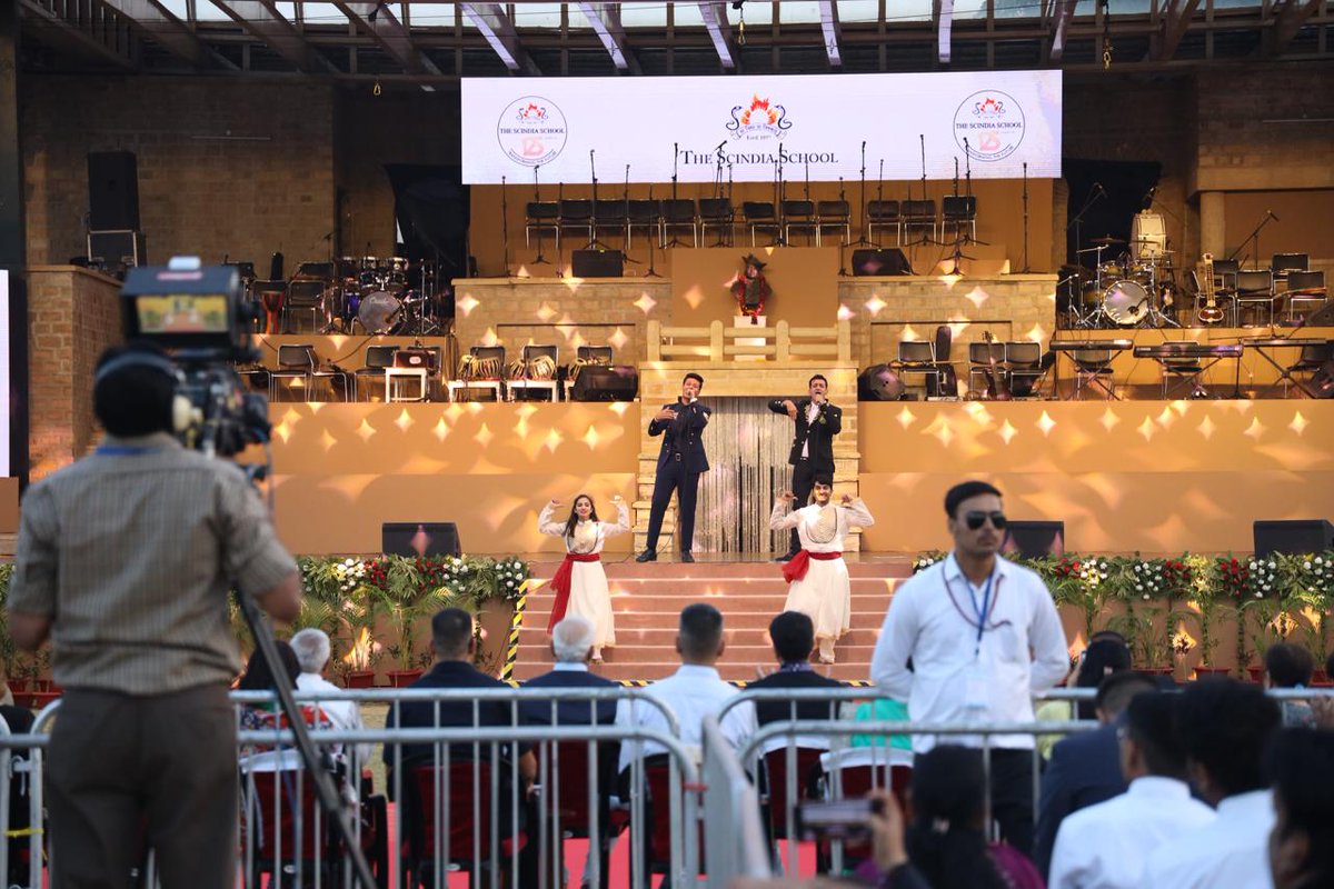 Who does he trust and Jyotiraditya Scindia will remain MP and a big official in the country's politics and the Minister of India narendramodi is the 125th class of the prestigious Scindia School of Gwalior.
.#ModiInScindiaSchool  <a href="/JM_Scindia/">Jyotiraditya M. Scindia</a>  <a href="/narendramodi/">Narendra Modi</a>