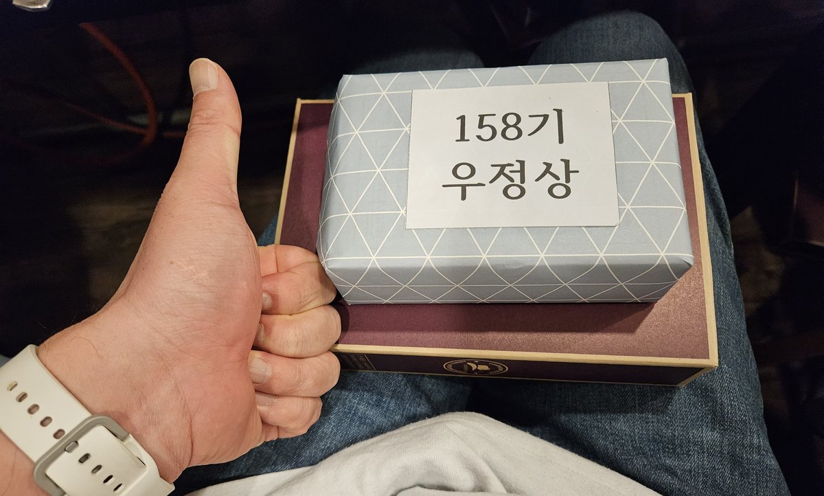 falcon8007's tweet photo. 동기생 골프대회 상품
내일은 이봉주 마라톤 뽜샤~ https://t.co/O4dswTiSFg