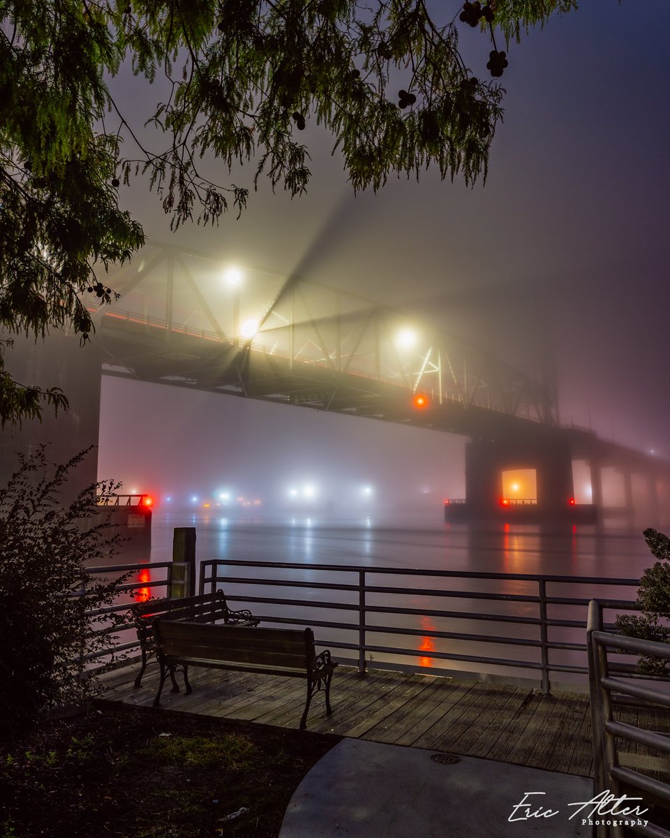 EricAlterPhoto's tweet photo. Spooky foggy vibes

#wilmingtonnc #capefearmemorialbridge #capefear #foggy #fog #nightphotography https://t.co/b62Od1YeRZ