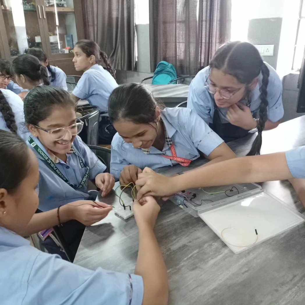 stemrobo's tweet photo. STEMROBO e𝐪𝐮𝐢𝐩ping students 𝐰𝐢𝐭𝐡 𝐧𝐞𝐰-𝐚𝐠𝐞 𝐭𝐞𝐜𝐡𝐧𝐨𝐥𝐨𝐠𝐢𝐞𝐬 𝐥𝐢𝐤𝐞 STEM, 𝐀𝐫𝐭𝐢𝐟𝐢𝐜𝐢𝐚𝐥 𝐈𝐧𝐭𝐞𝐥𝐥𝐢𝐠𝐞𝐧𝐜𝐞 𝐚𝐧𝐝 𝐑𝐨𝐛𝐨𝐭𝐢𝐜𝐬.
For more details -
Contact- 1800120500400

#STEMeducation #tinkerorbit #aiconnect #robotics #AI #robotics https://t.co/dHth4vVi6w