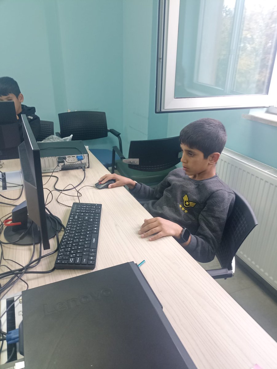 GSB_VangoluGM's tweet image. Merkezimizde robotik kodlama eğitimlerimiz başladı.Kayıt yaptırmak isteyen tüm gençlerimizi Gençlik Merkezimize bekliyoruz.👾🤖
#GSBGM
#Robotikkodlama